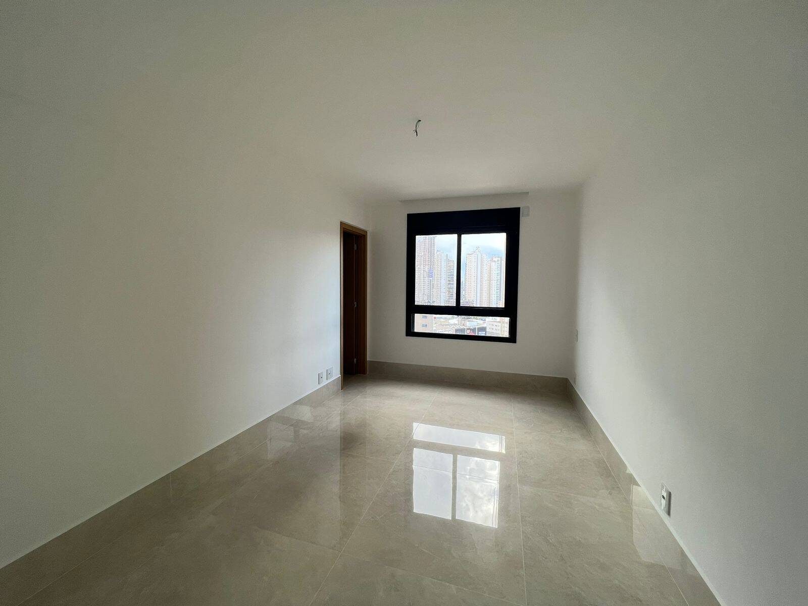 Apartamento à venda com 4 quartos, 244m² - Foto 6