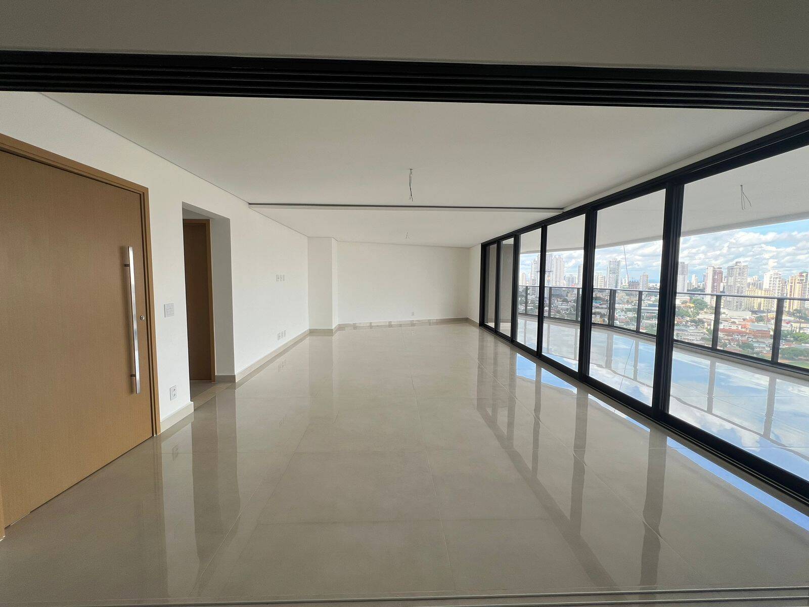 Apartamento à venda com 4 quartos, 261m² - Foto 2