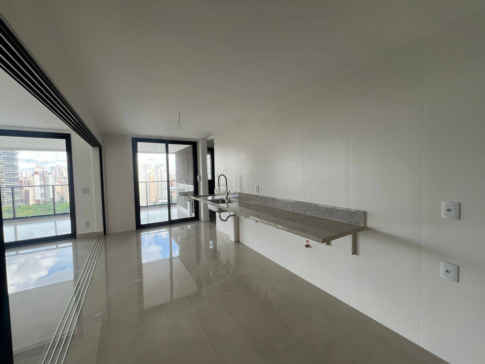 Apartamento à venda com 4 quartos, 261m² - Foto 9