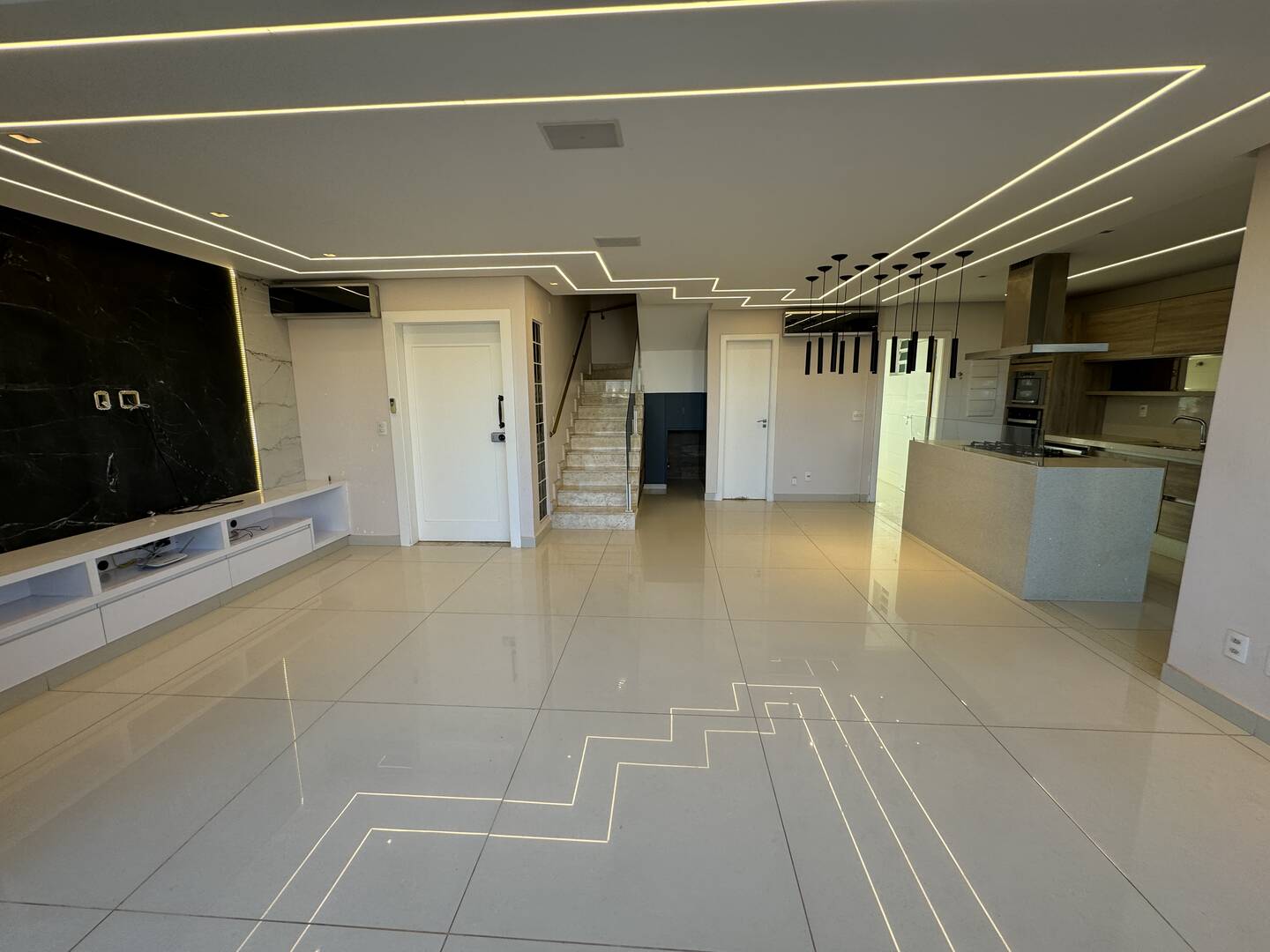 Apartamento à venda com 3 quartos, 157m² - Foto 9